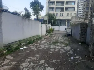 6bdrm House in Megenagna 24 Kebela, Bole for sale