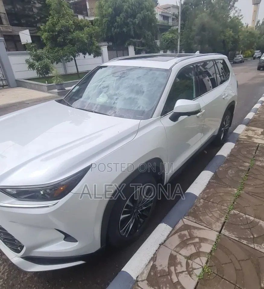 Toyota Grand Highlander Hybrid 2025 White