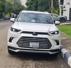 Toyota Grand Highlander Hybrid 2025 White
