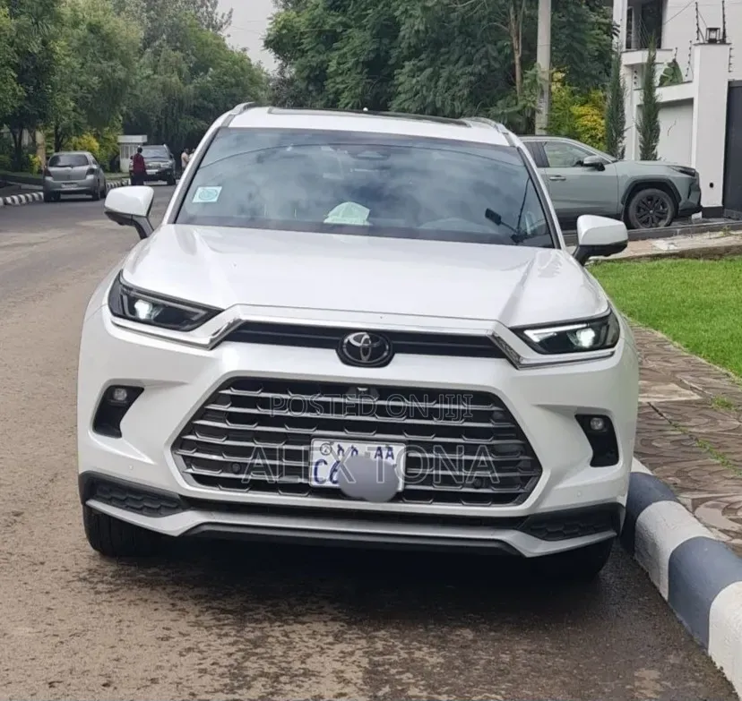 Toyota Grand Highlander Hybrid 2025 White