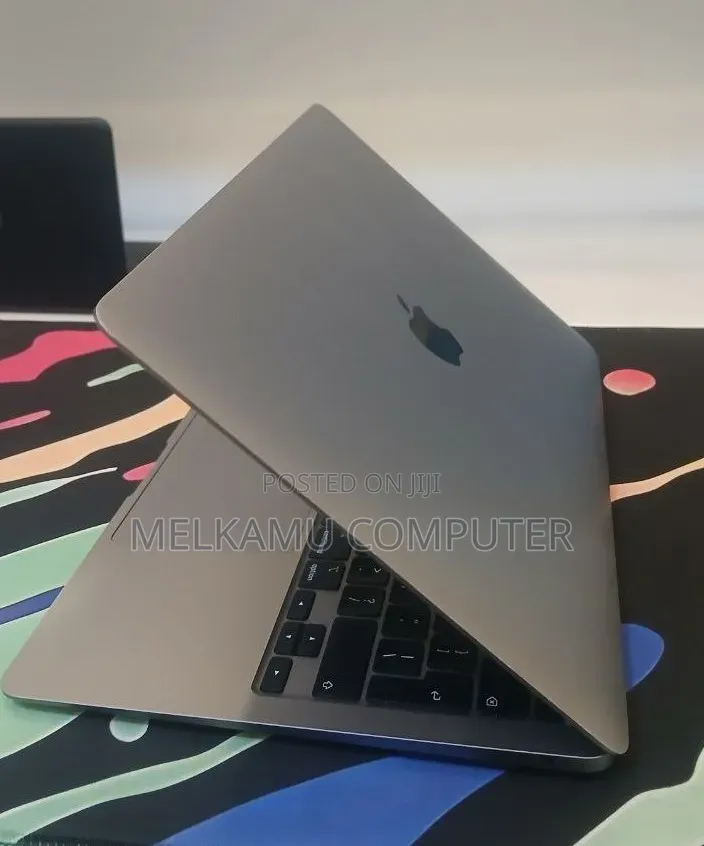 New Laptop Apple MacBook Air 2020 M1 8GB Apple M1 SSD 256GB