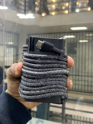 HP 65 Watts Charger