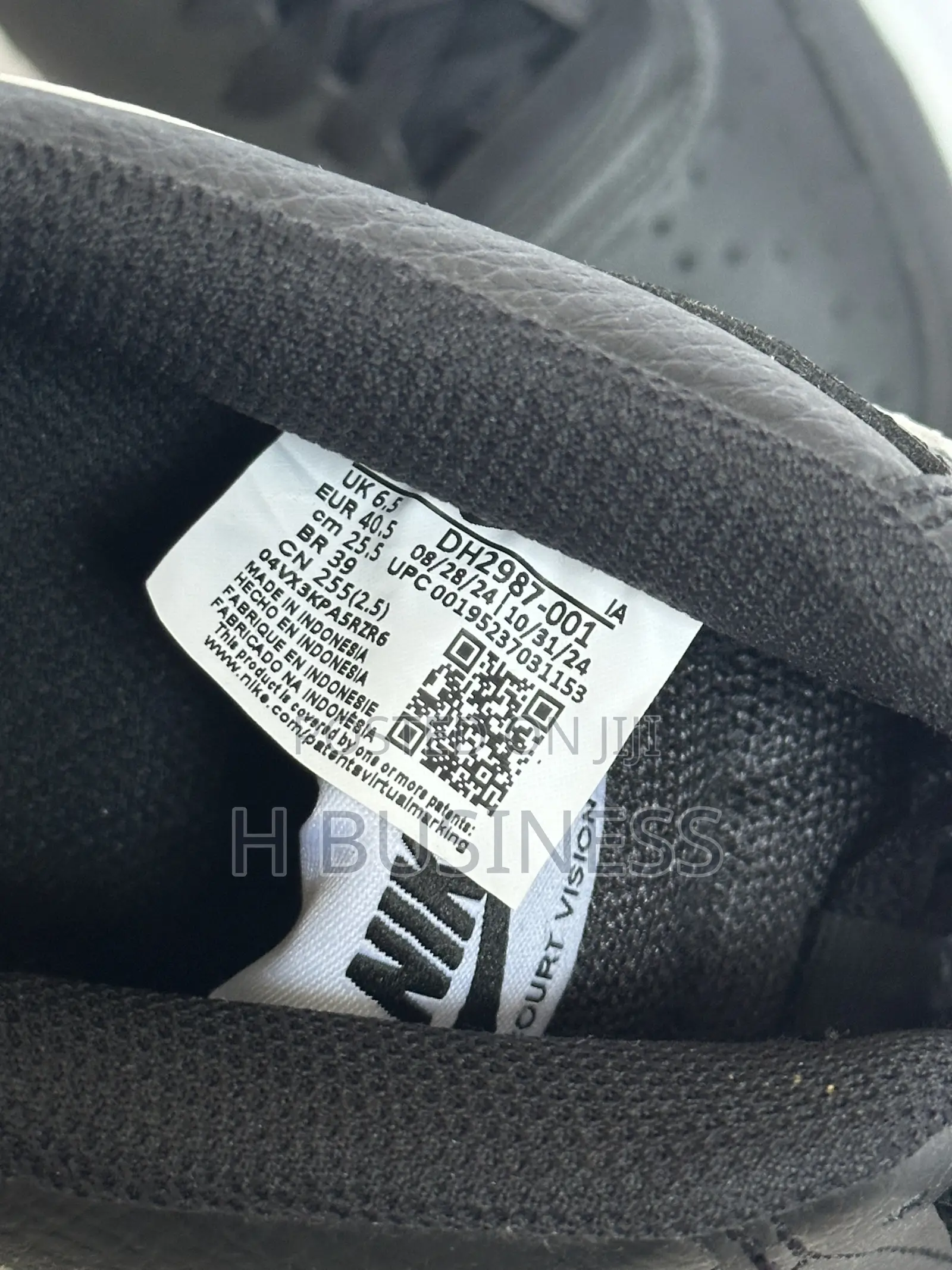 Nike Leather Men Sneakers