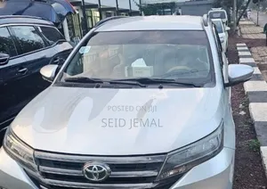 Toyota Rush 2023 Silver