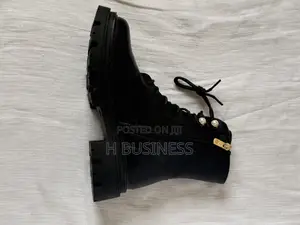 Black Pearl Female Lace-Up Boots