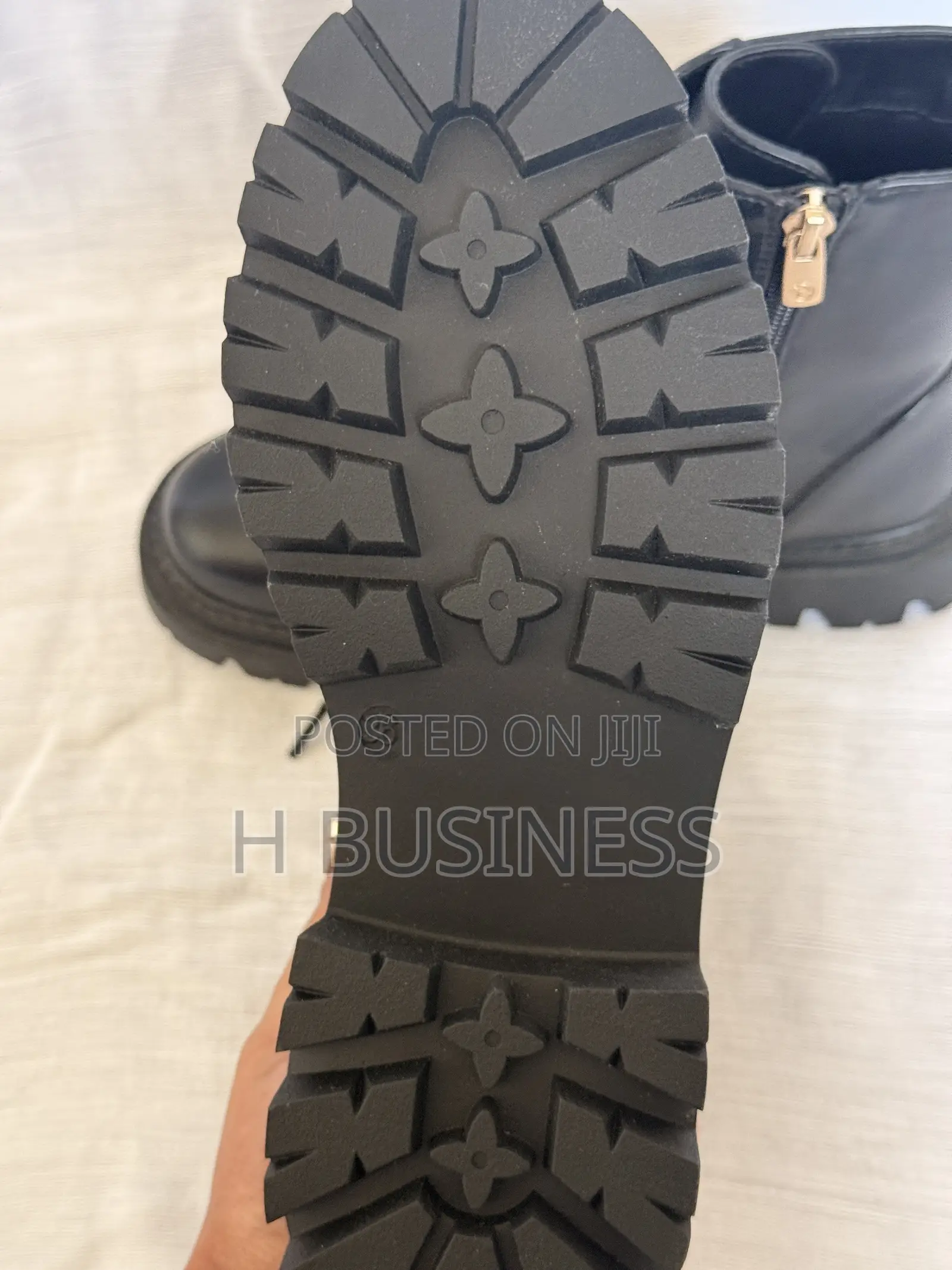Black Pearl Female Lace-Up Boots