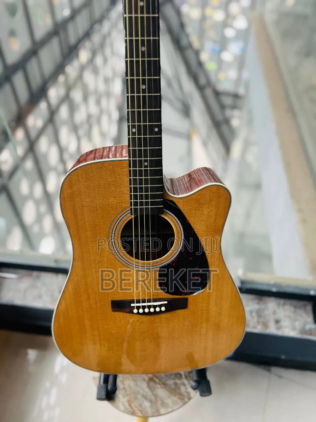 Yamaha F370 Acoustic Guitar New Condition Full Accessories