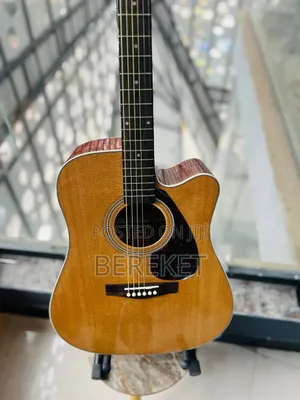 Yamaha F370 Acoustic Guitar New Condition Full Accessories