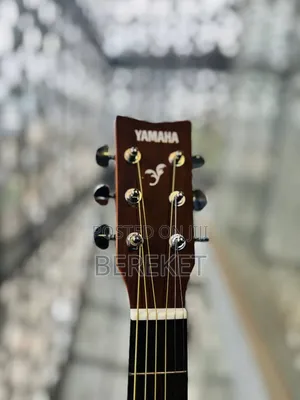 Yamaha F370 Acoustic Guitar New Condition Full Accessories