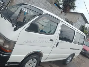 Toyota HiAce 2002 White