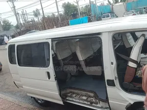 Toyota HiAce 2002 White