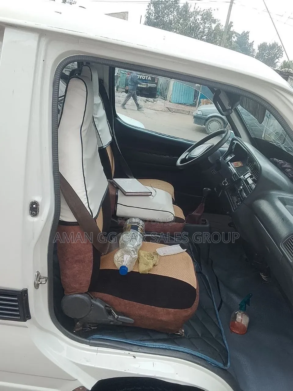 Toyota HiAce 2002 White