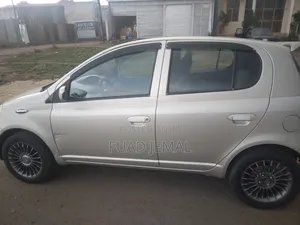 Toyota Vitz 2002 Gold