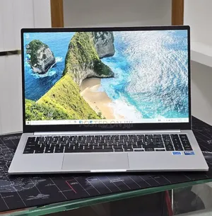 New Laptop Samsung Galaxy Book4 16GB Intel Core 7 SSD 512GB