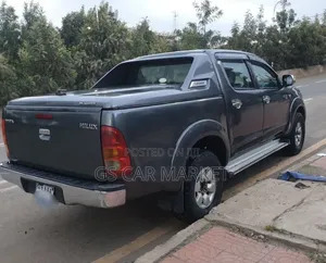Toyota Hilux 2010 Gray