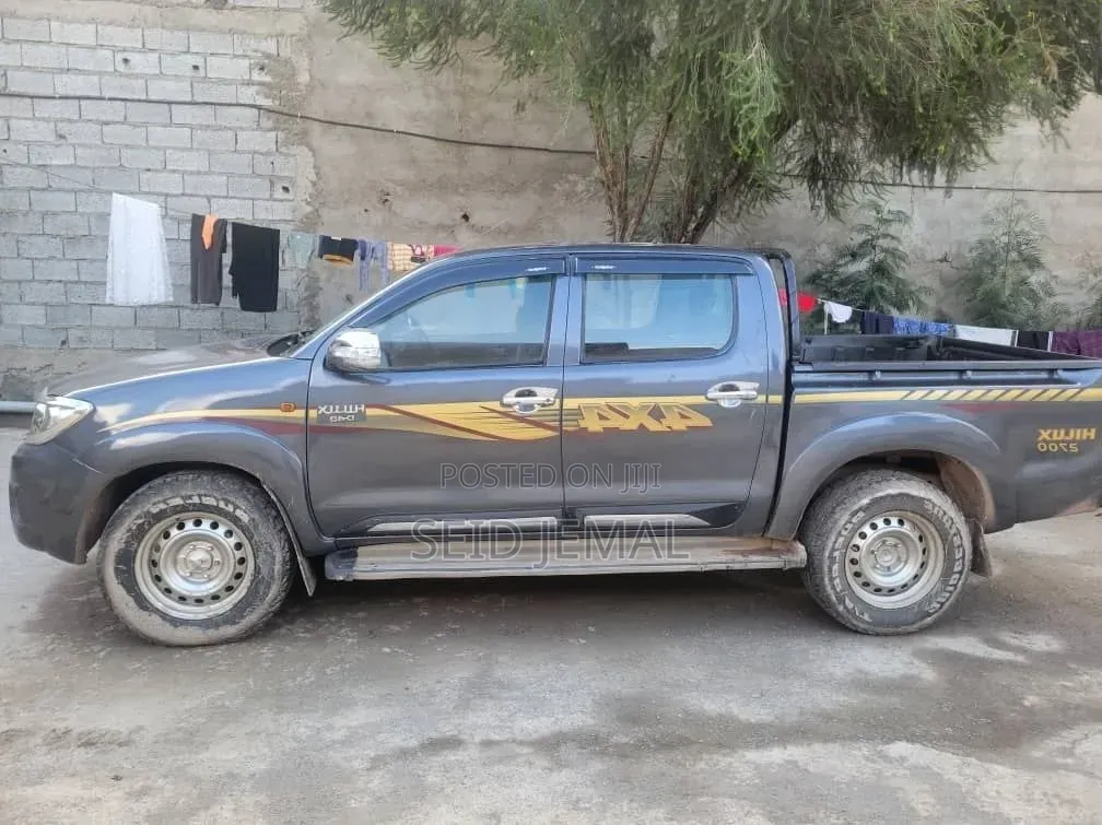 Toyota Hilux 2009 Gray