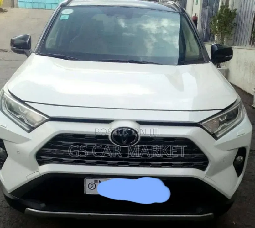 Toyota RAV4 2021 White
