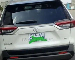 Toyota RAV4 2021 White