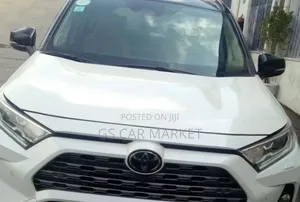 Toyota RAV4 2021 White