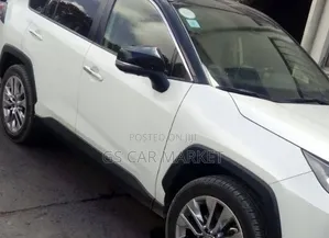 Toyota RAV4 2021 White