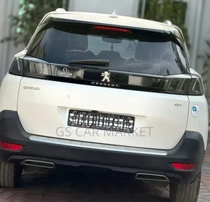 Peugeot 5008 2021 White