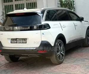 Peugeot 5008 2021 White