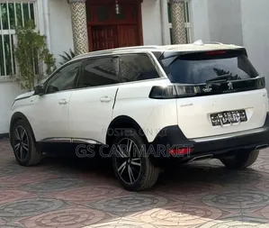 Peugeot 5008 2021 White