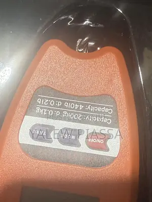 Capacity: 200 Kg / 441 lbGraduation: 0.1 Kg / 0.2 lbControl Buttons: