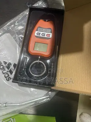 Capacity: 200 Kg / 441 lbGraduation: 0.1 Kg / 0.2 lbControl Buttons: