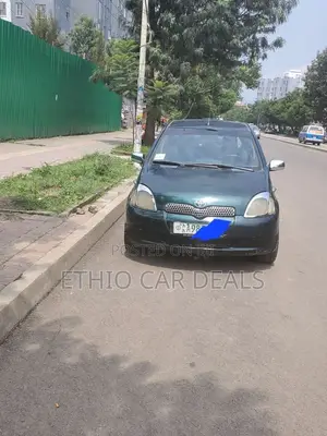 Toyota Vitz 2000 Green