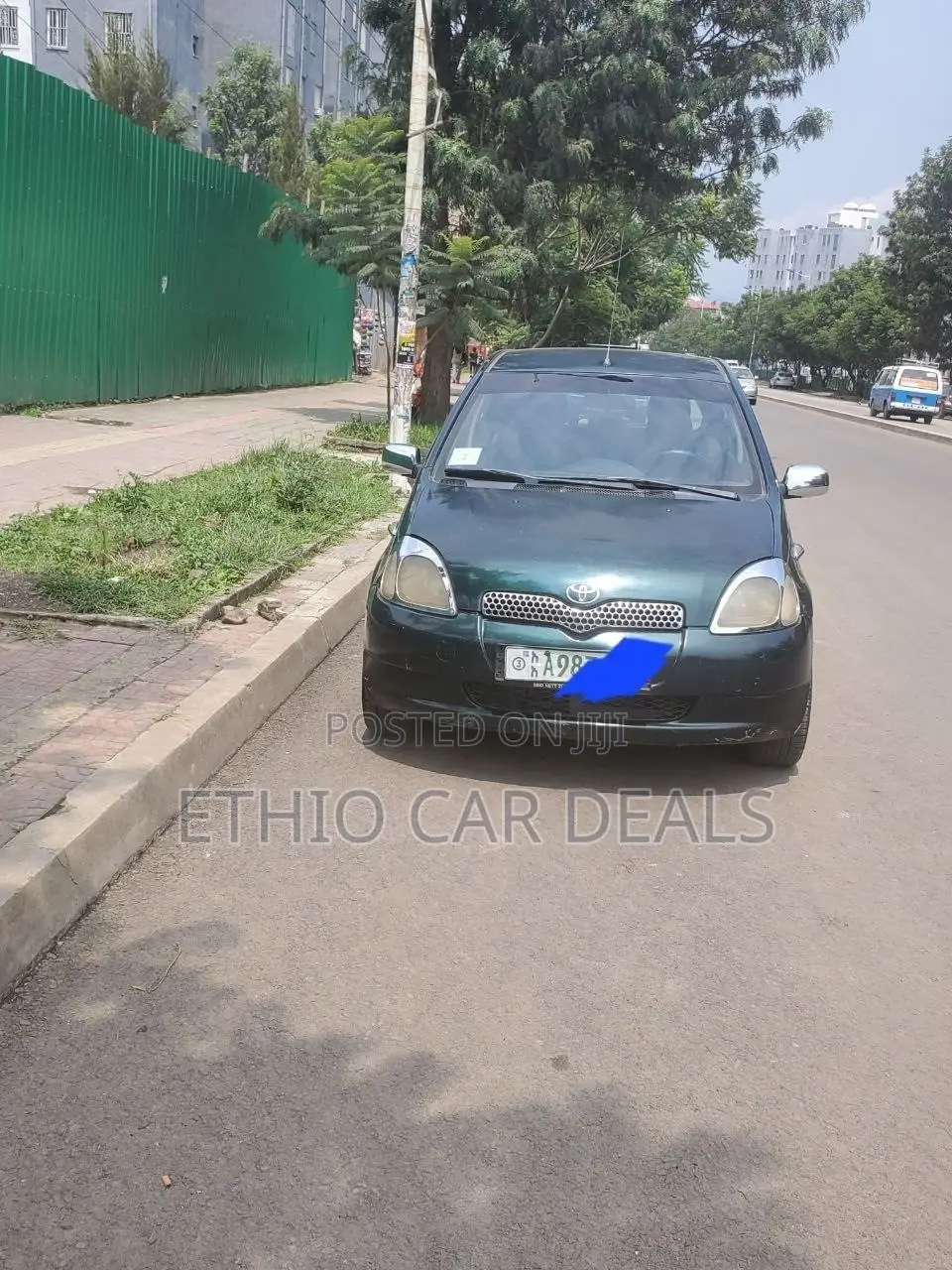 Toyota Vitz 2000 Green