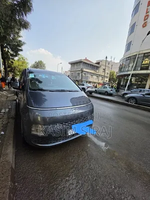 Hyundai Staria 2023 Gray