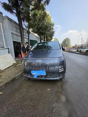 Hyundai Staria 2023 Gray