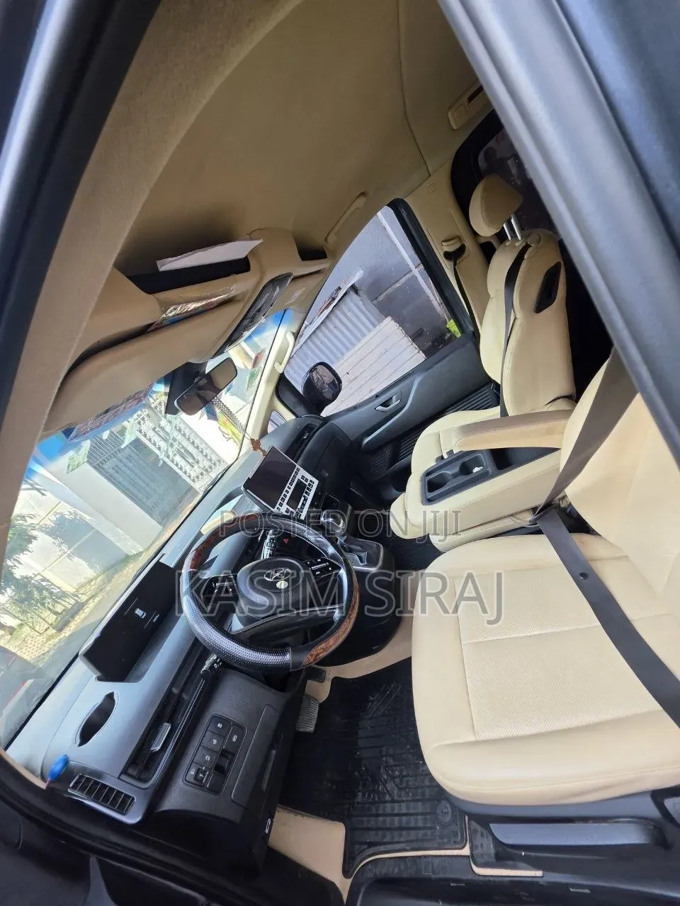 Hyundai Staria 2023 Gray