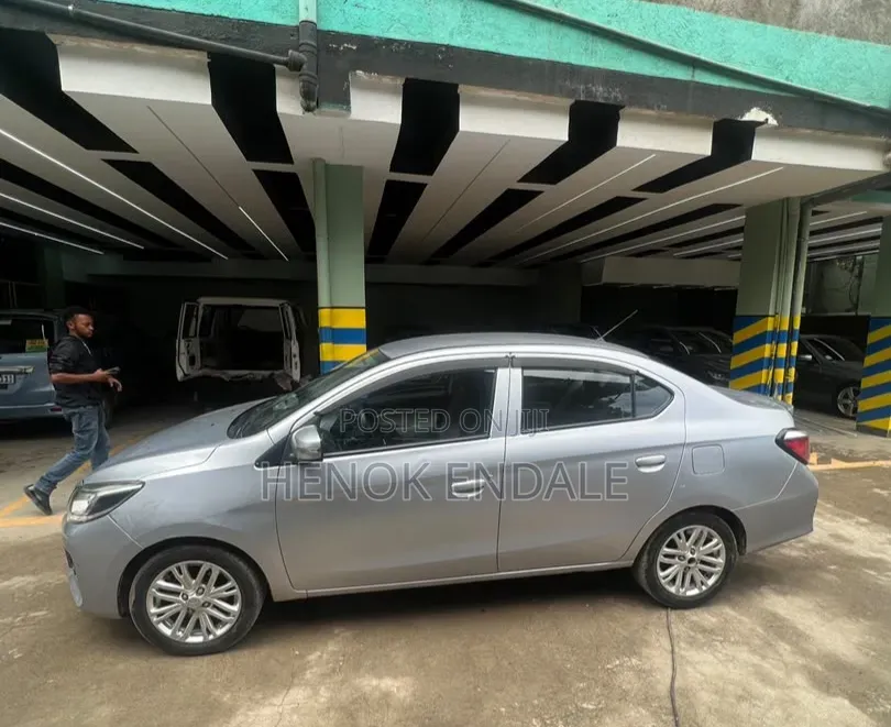 Mitsubishi Attrage 2021 Silver