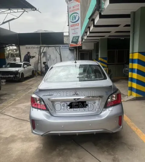 Mitsubishi Attrage 2021 Silver