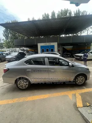 Mitsubishi Attrage 2021 Silver