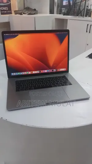 New Laptop Apple MacBook Pro 2017 16GB Intel Core i7 SSD 512GB