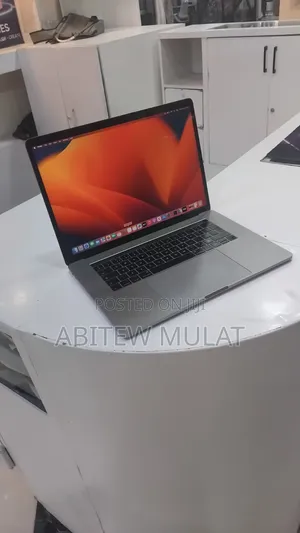 New Laptop Apple MacBook Pro 2017 16GB Intel Core i7 SSD 512GB