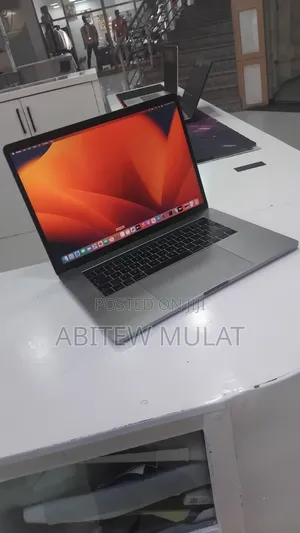 New Laptop Apple MacBook Pro 2017 16GB Intel Core i7 SSD 512GB