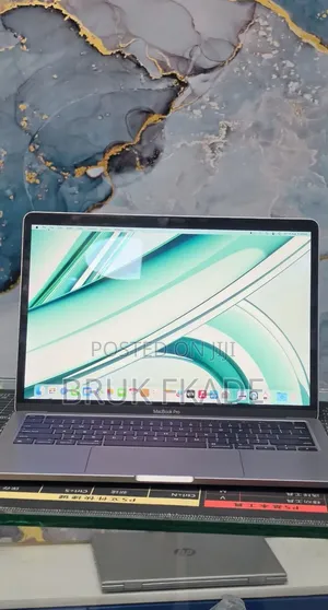 New Laptop Apple MacBook Pro 2022 M2 8GB Apple M2 SSD 256GB