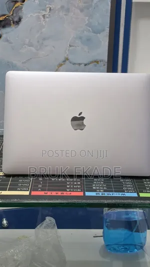 New Laptop Apple MacBook Pro 2022 M2 8GB Apple M2 SSD 256GB