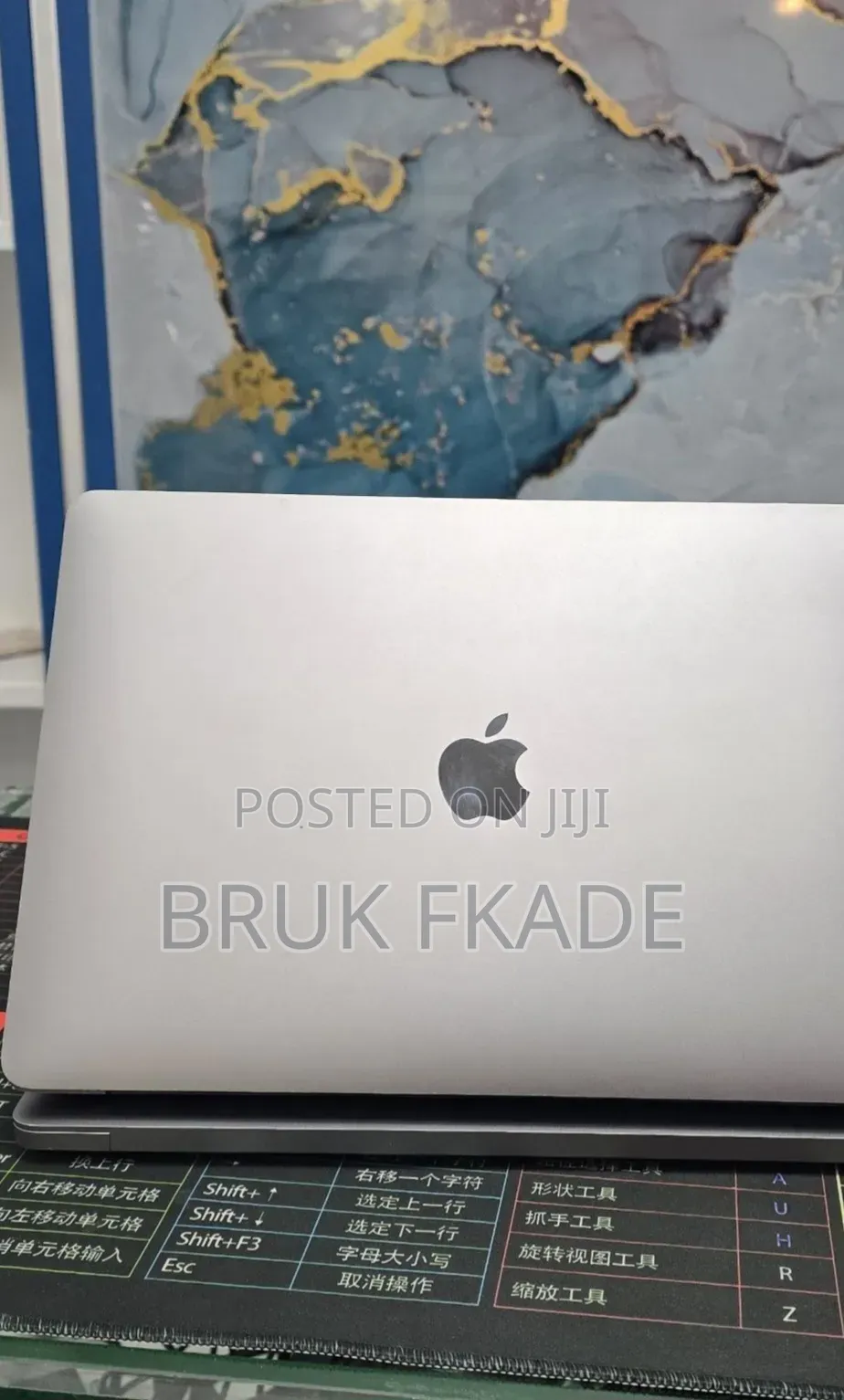 New Laptop Apple MacBook Pro 2022 M2 8GB Apple M2 SSD 256GB