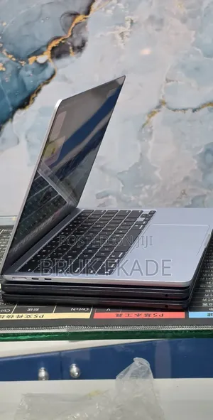 New Laptop Apple MacBook Air 2025 M4 16GB Apple M4 SSD 256GB