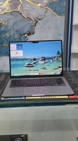 New Laptop Apple MacBook Air 2022 M2 16GB Apple M2 SSD 512GB
