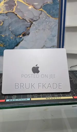 New Laptop Apple MacBook Air 2022 M2 16GB Apple M2 SSD 512GB