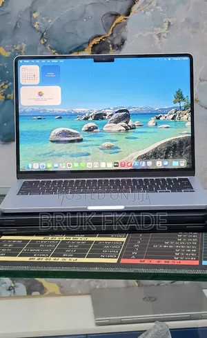 New Laptop Apple MacBook Air 2022 M2 16GB Apple M2 SSD 512GB