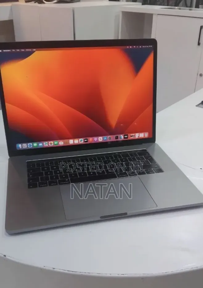 New Laptop Apple MacBook Pro 2017 16GB Intel Core i7 SSD 512GB