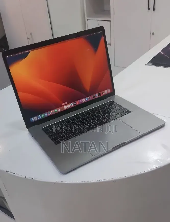 New Laptop Apple MacBook Pro 2017 16GB Intel Core i7 SSD 512GB