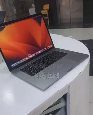 New Laptop Apple MacBook Pro 2017 16GB Intel Core i7 SSD 512GB